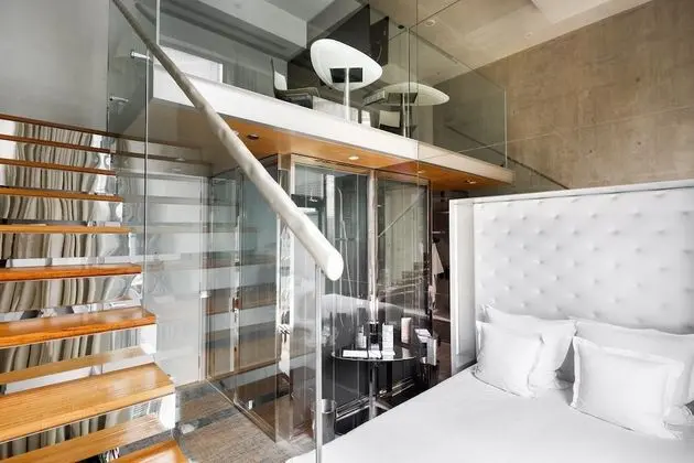 Loft Gallery Room (One Large Double Bed)