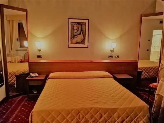 Büyük Yataklı Tek Kişilik Oda