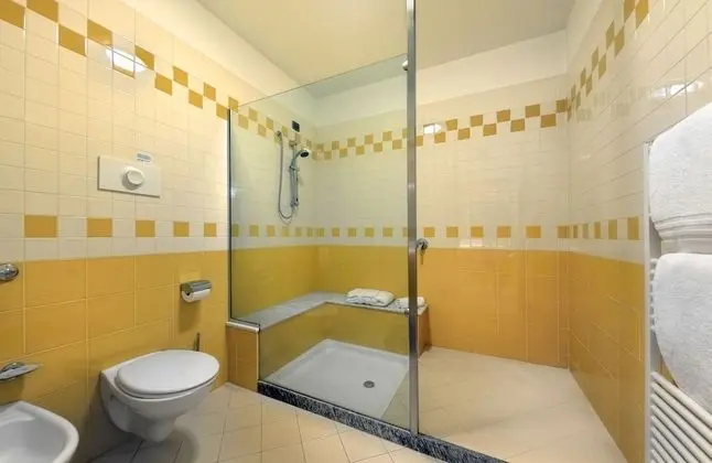 Büyük Yataklı Tek Kişilik Oda