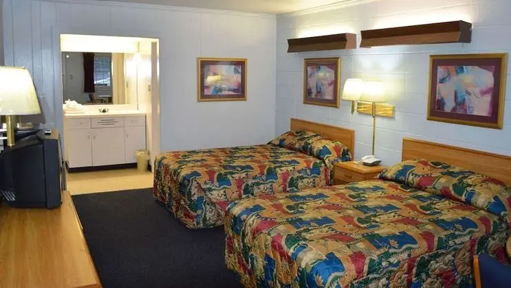 Oda, 2 Çift Kişilik Yatak, Sigara İçilebilir, Buzdolabı ve Mikrodalga (2 Double Beds Smoking)