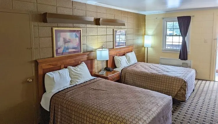 Oda, 2 Çift Kişilik Yatak, Sigara İçilebilir, Buzdolabı ve Mikrodalga (2 Double Beds Smoking)