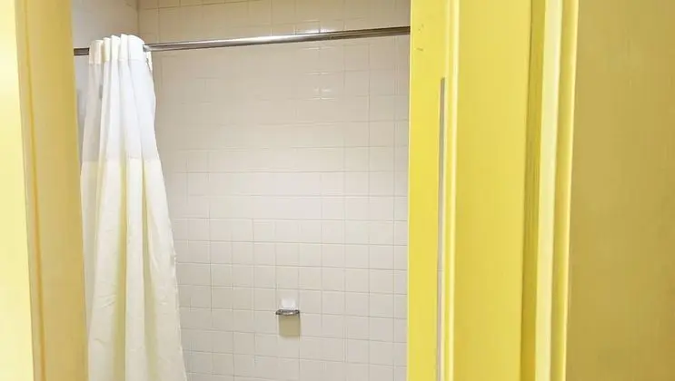 Oda, 2 Çift Kişilik Yatak, Sigara İçilebilir, Buzdolabı ve Mikrodalga (2 Double Beds Smoking)