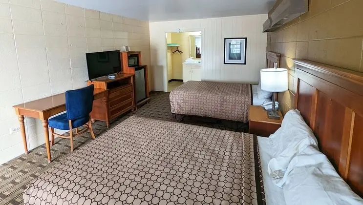 Oda, 2 Çift Kişilik Yatak, Sigara İçilmez, Buzdolabı ve Mikrodalga (2 Double Beds Nonsmoking)