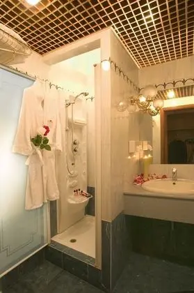 Deluxe Tek Büyük Yataklı Oda, 1 Büyük (Queen) Boy Yatak