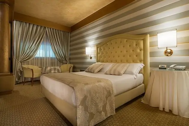 Deluxe Tek Büyük Yataklı Oda, Zemin Kat