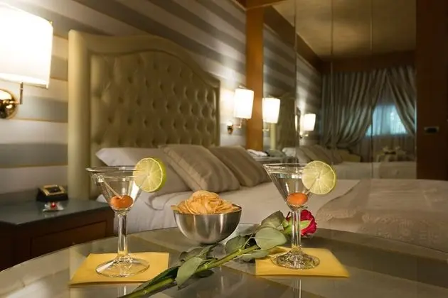 Deluxe Tek Büyük Yataklı Oda, Zemin Kat