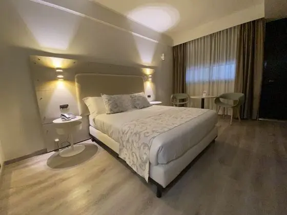 Deluxe Tek Büyük Yataklı Oda, Zemin Kat