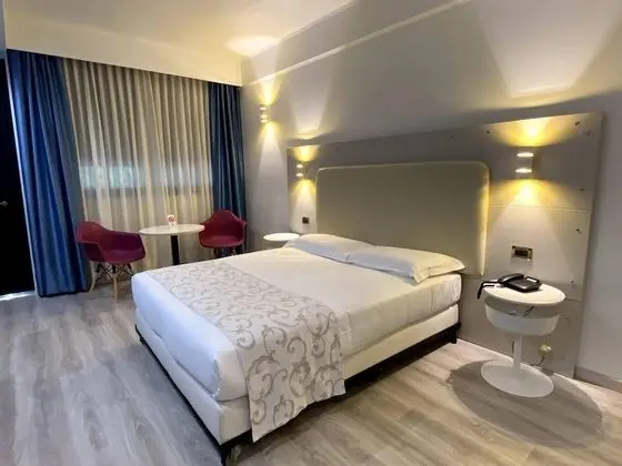 Deluxe Tek Büyük Yataklı Oda, Zemin Kat