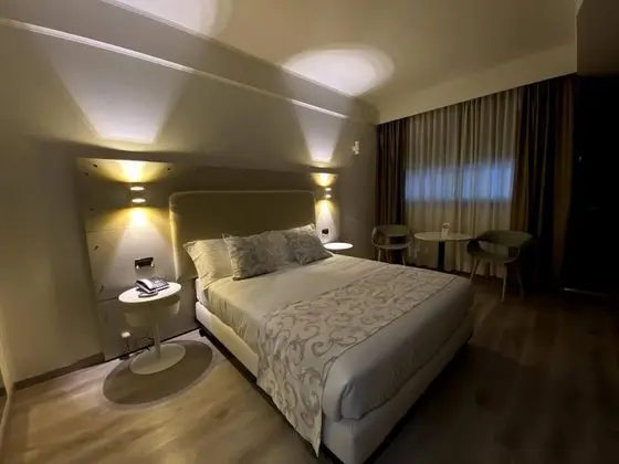 Deluxe Tek Büyük Yataklı Oda, Zemin Kat