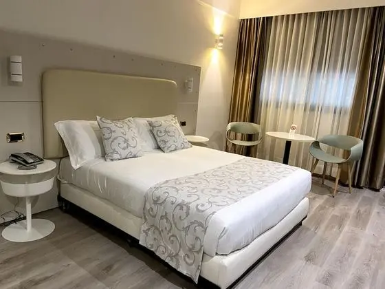 Deluxe Tek Büyük Yataklı Oda, Zemin Kat