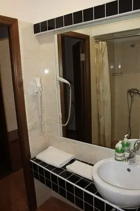 Comfort Tek Büyük veya İki Ayrı Yataklı Oda