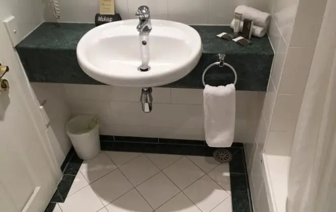 One Bedroom Twin