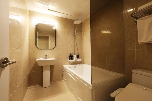Premium Oda, 1 Büyük (Queen) Boy Yatak, Sigara İçilebilir