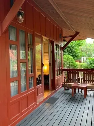 Villa, Havuz Kenarı