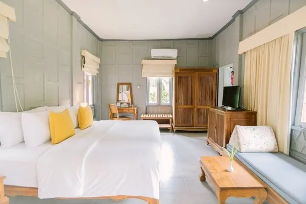 Villa, Havuz Kenarı