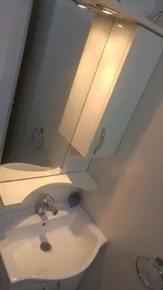 Bathroom sink