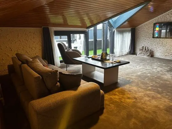 Teras Manzaralı Deluxe Custom Suit