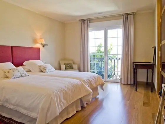 Tek Büyük veya İki Ayrı Yataklı Oda