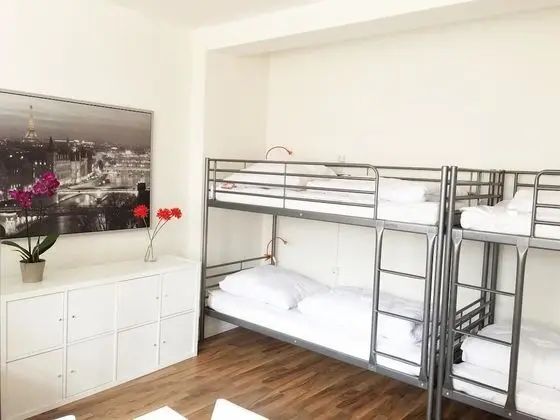 Ortak Ranzalı Oda, Karma Ranzalı Oda, Ortak Banyo (1 bed in a 8-bed dormitory)