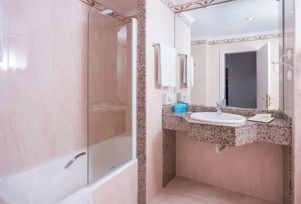 Tek Büyük Yataklı Oda (2 adults)
