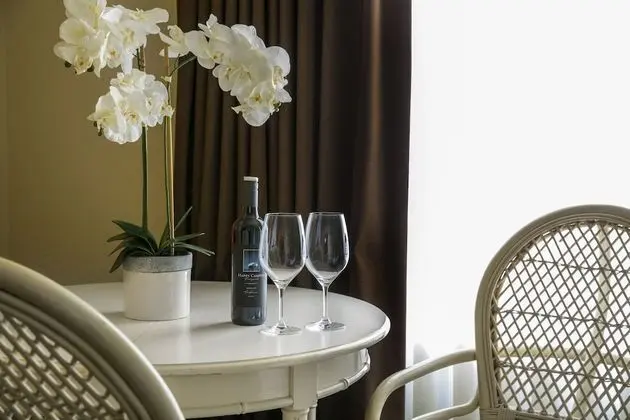 Superior Tek Büyük Yataklı Oda, Banyolu/Duşlu, Avlu Manzaralı (Courtyard King)