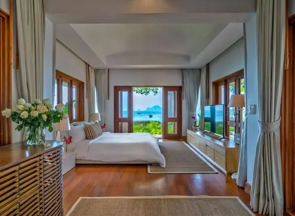 Villa Macaque - Oceanfront Master Suite