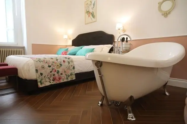 Superior Süit, Küvet