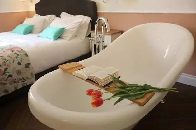 Superior Süit, Küvet