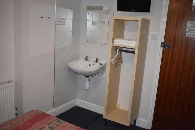 Tek Büyük Yataklı Oda, Ortak Banyo