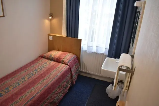 Tek Kişilik Oda, Ortak Banyo