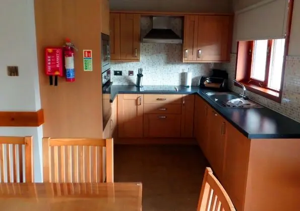 Spacious Extra Two Bedroom Apartment ( Log Fire)