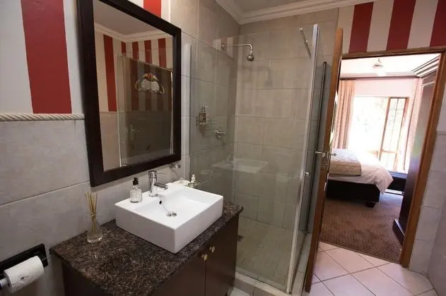 Luxury Oda