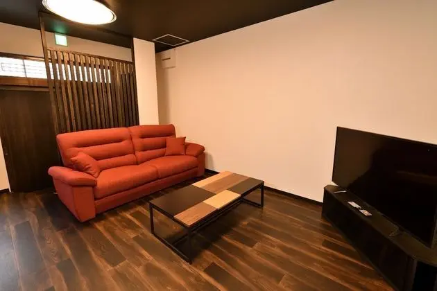 Ev (Private Vacation)