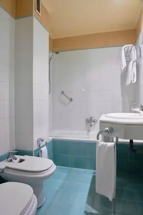 Tek Büyük Yataklı Oda (with extra bed 3 Adults)