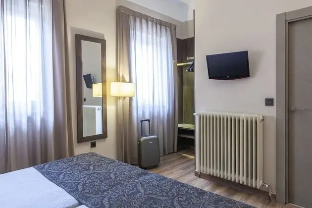Tek Büyük Yataklı Oda (with extra bed 2 Adults + 1 Child)
