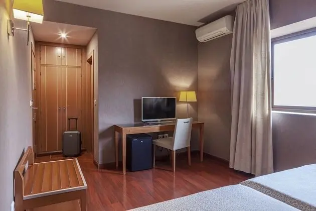 Tek Büyük Yataklı Oda (with extra bed 2 Adults + 1 Child)