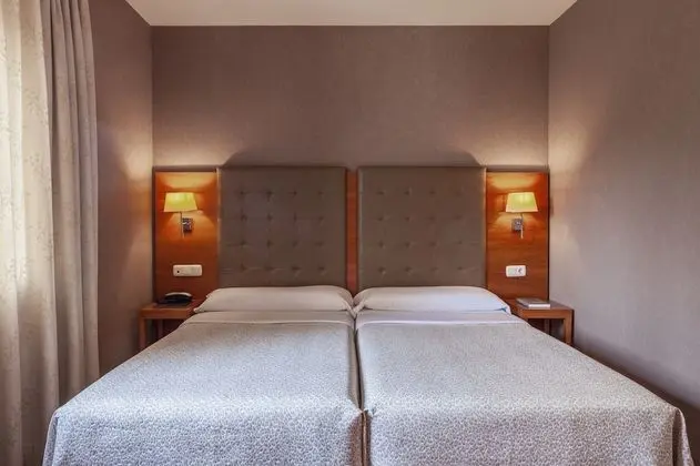 Tek Büyük Yataklı Oda (with extra bed 2 Adults + 1 Child)