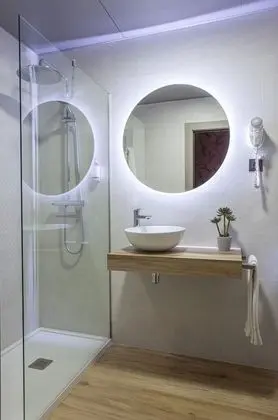 Tek Büyük Yataklı Oda (with extra bed 2 Adults + 1 Child)