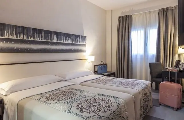Tek Büyük veya İki Ayrı Yataklı Oda