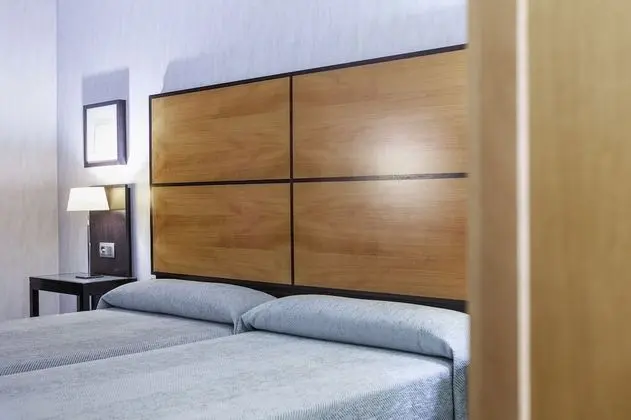 Tek Büyük Yataklı Oda (with extra bed 2 Adults + 1 Child)