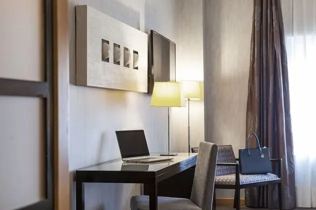 Tek Büyük Yataklı Oda (with extra bed 2 Adults + 1 Child)