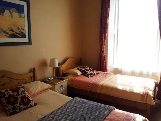 Tek Büyük veya İki Ayrı Yataklı Oda, Banyolu/Duşlu
