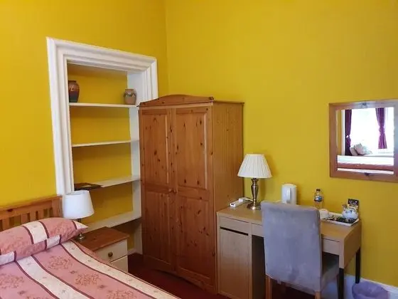 Tek Büyük veya İki Ayrı Yataklı Oda, Banyolu/Duşlu