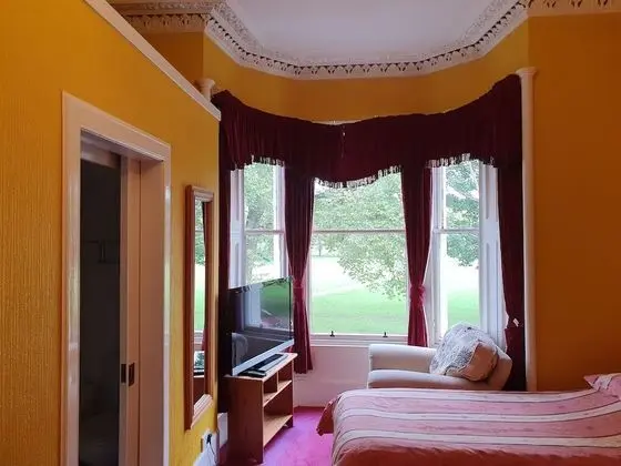 Tek Büyük veya İki Ayrı Yataklı Oda, Banyolu/Duşlu