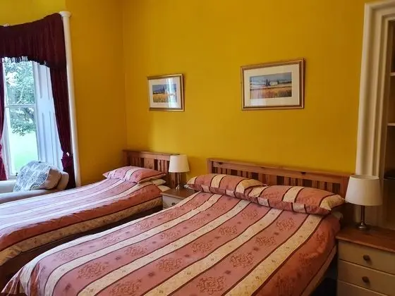 Tek Büyük veya İki Ayrı Yataklı Oda, Banyolu/Duşlu