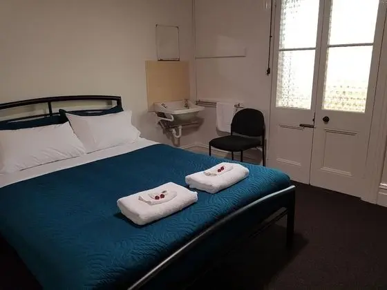 Basic Oda, Sigara İçilmez, Ortak Banyo (Queen Room)