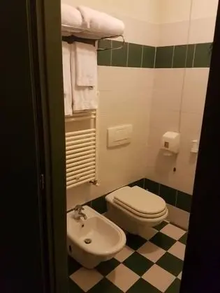 Tek Kişilik Oda, Engellilere Uygun, Sigara İçilebilir