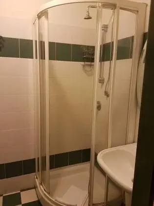 Tek Kişilik Oda, Engellilere Uygun, Sigara İçilebilir