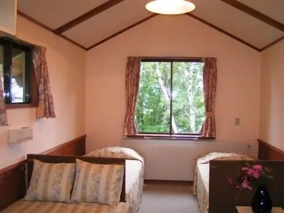 İki Ayrı Yataklı Oda (One Extra Bed, Separate Bath)