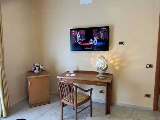 Büyük Yataklı Tek Kişilik Oda